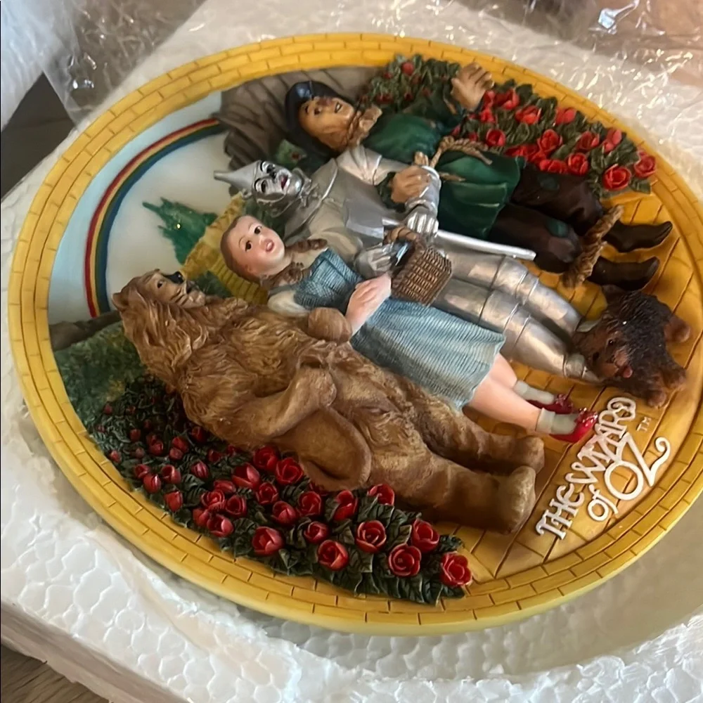 Enesco Green and Yellow Wizard of Oz Art Wall Decor